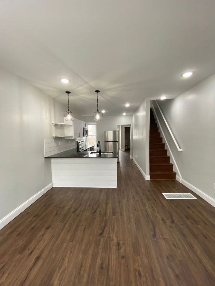 617 Bay St - Photo 2 of 12