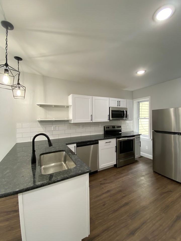 617 Bay St - Photo 5 of 12