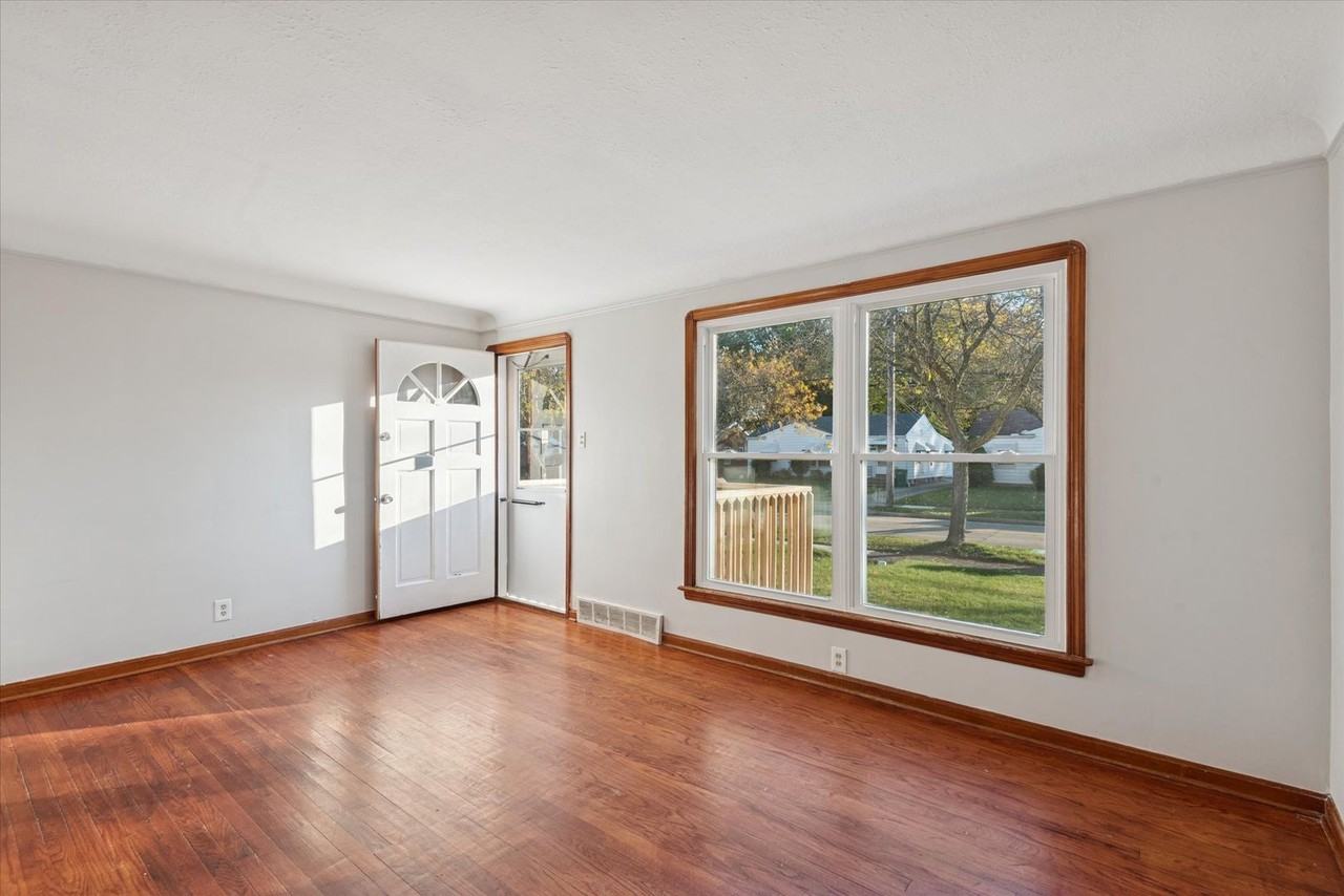 5732 E 141st St - Photo 3 of 28