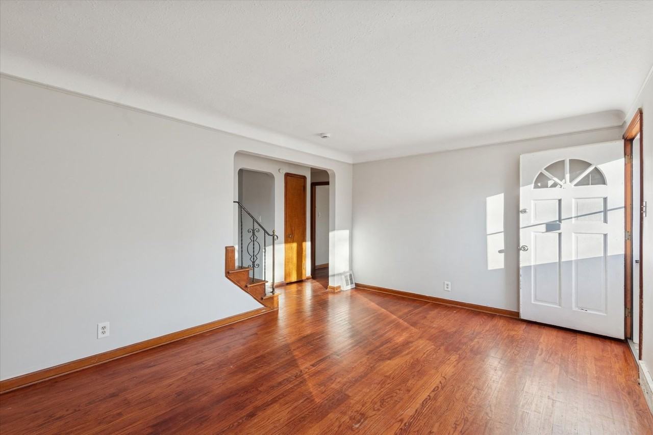 5732 E 141st St - Photo 4 of 28