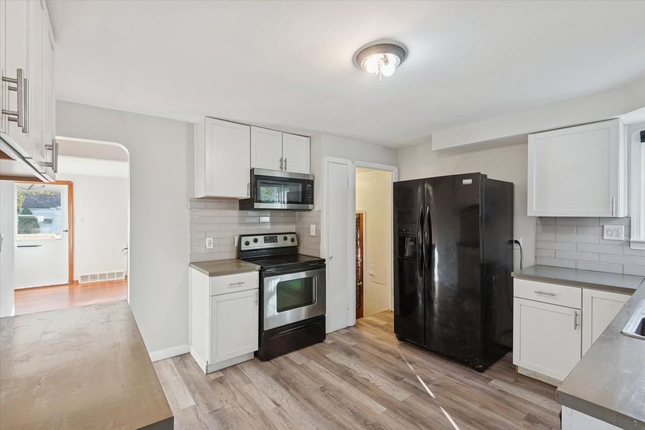 5732 E 141st St - Photo 5 of 28