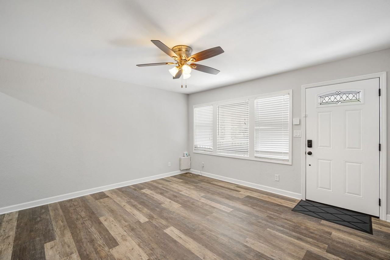 1605 W Knollwood St - Photo 5 of 18