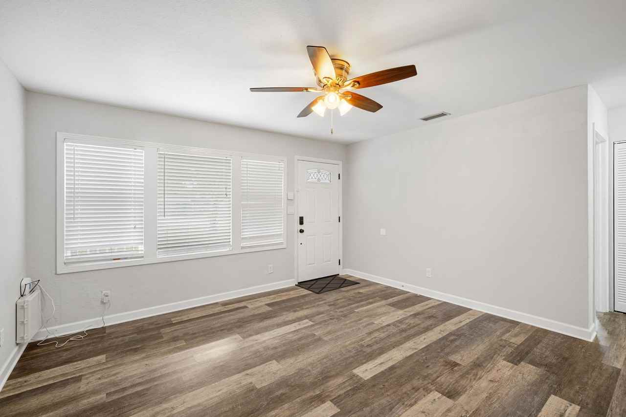 1605 W Knollwood St - Photo 6 of 18