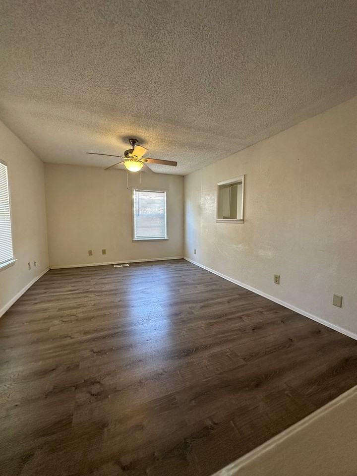 2216 N 28th St - Photo 3 of 14