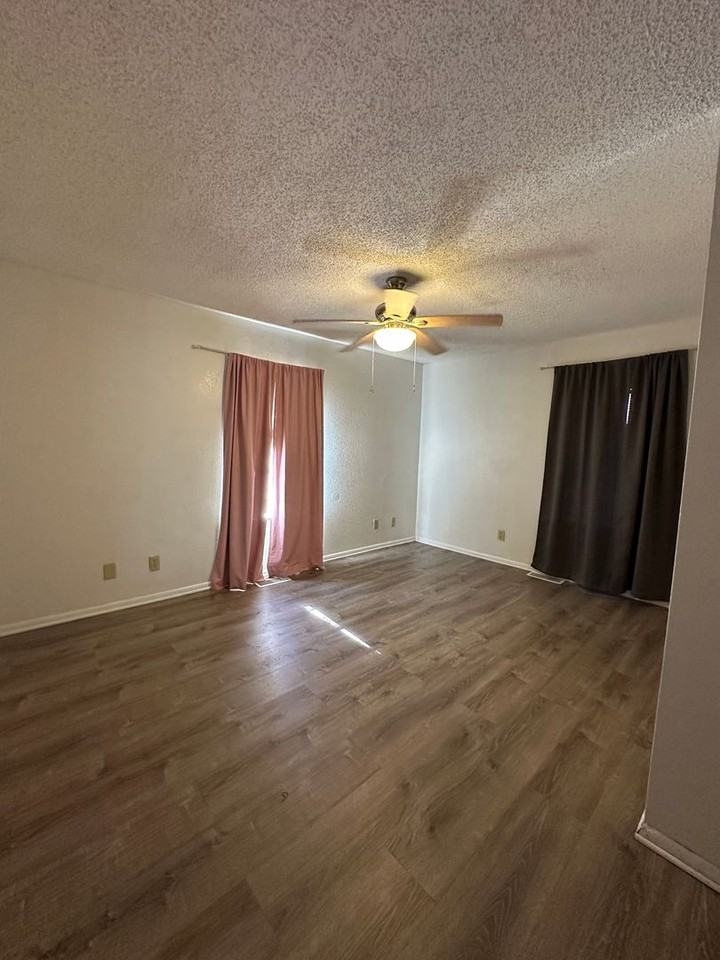 2216 N 28th St - Photo 4 of 14