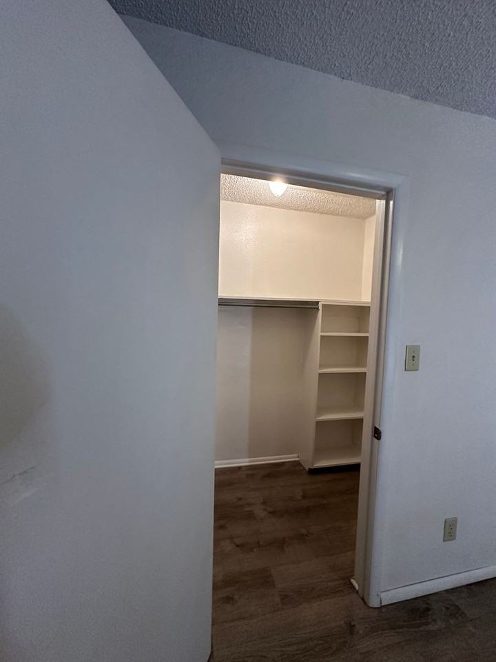 2216 N 28th St - Photo 5 of 14
