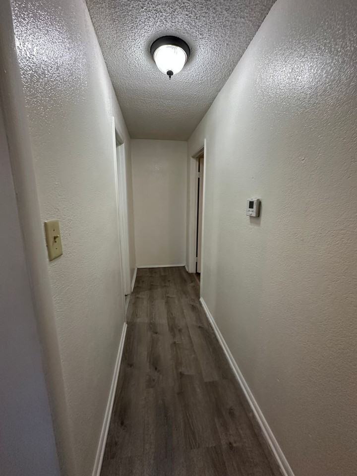 2216 N 28th St - Photo 6 of 14