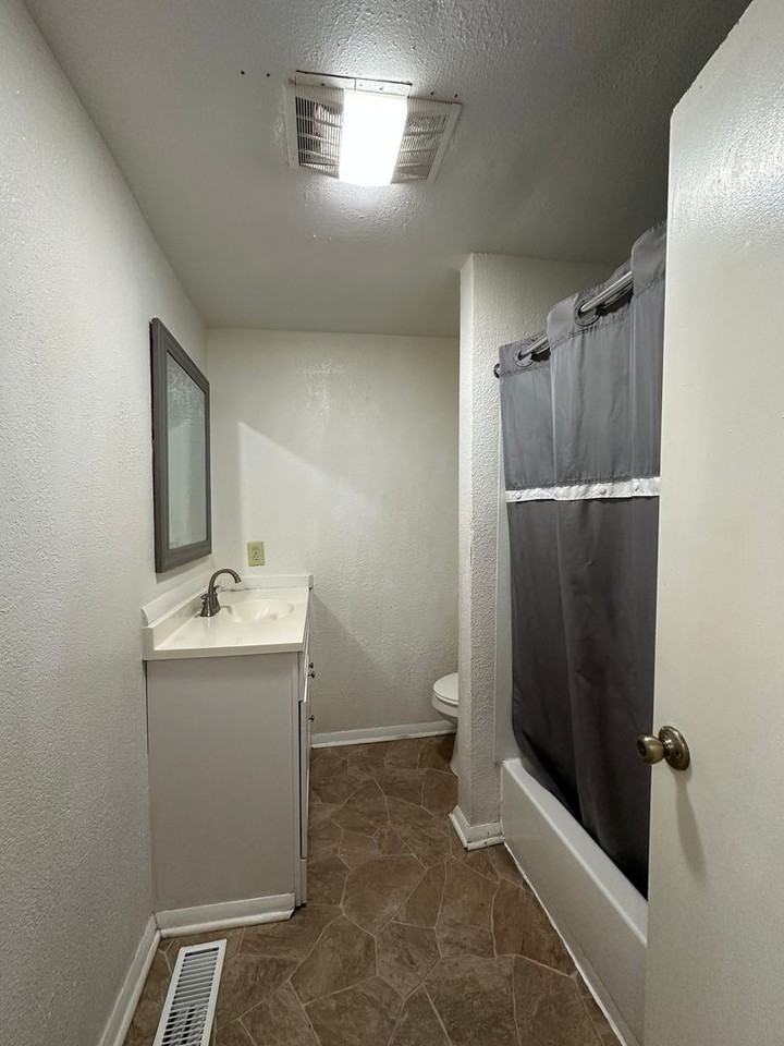 2216 N 28th St - Photo 7 of 14