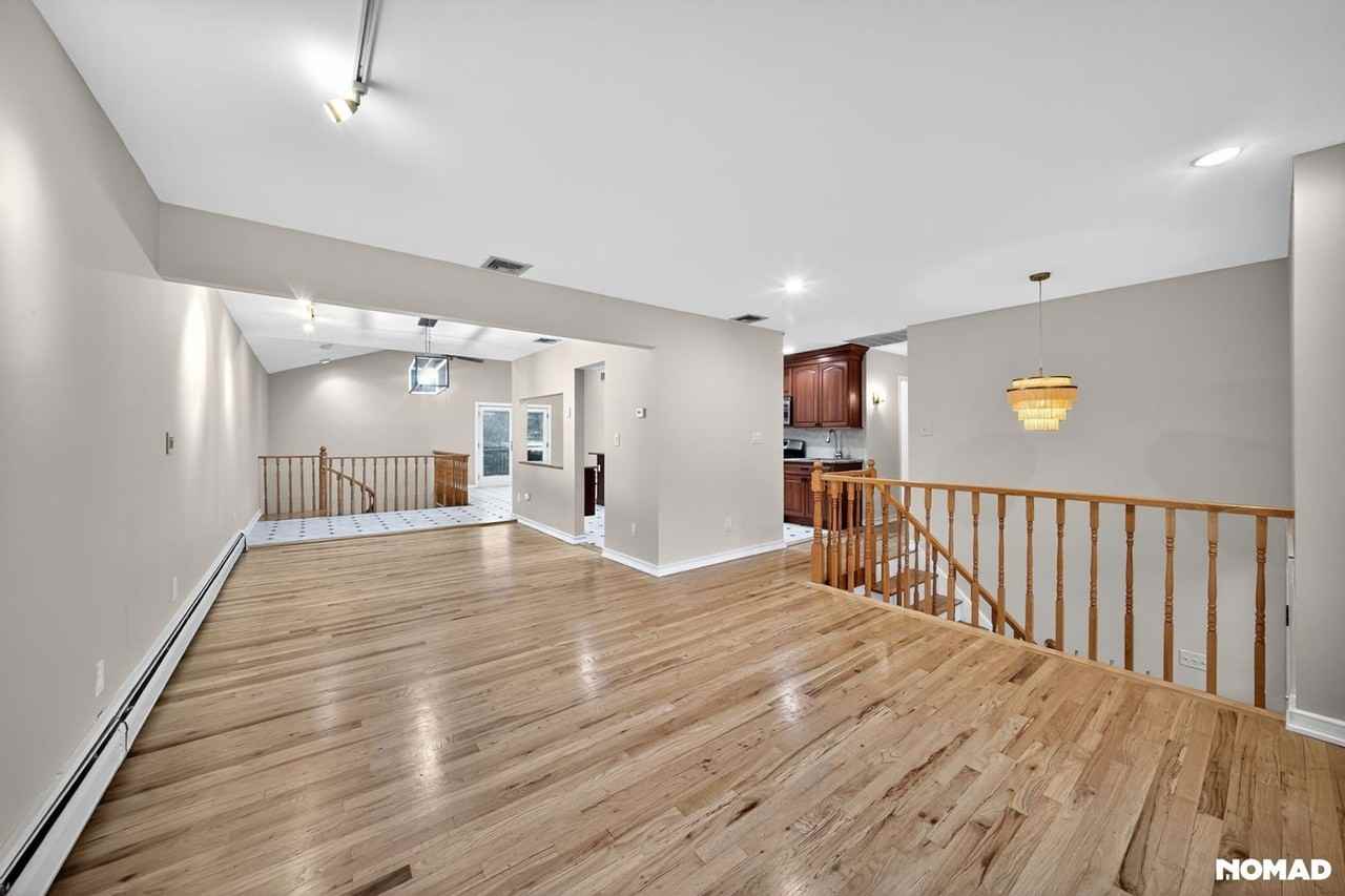 15 Castle Court - Photo 3 of 33