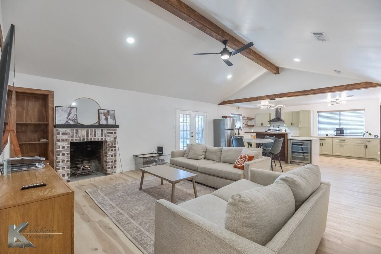 3133 Primrose Dr - Photo 3 of 29