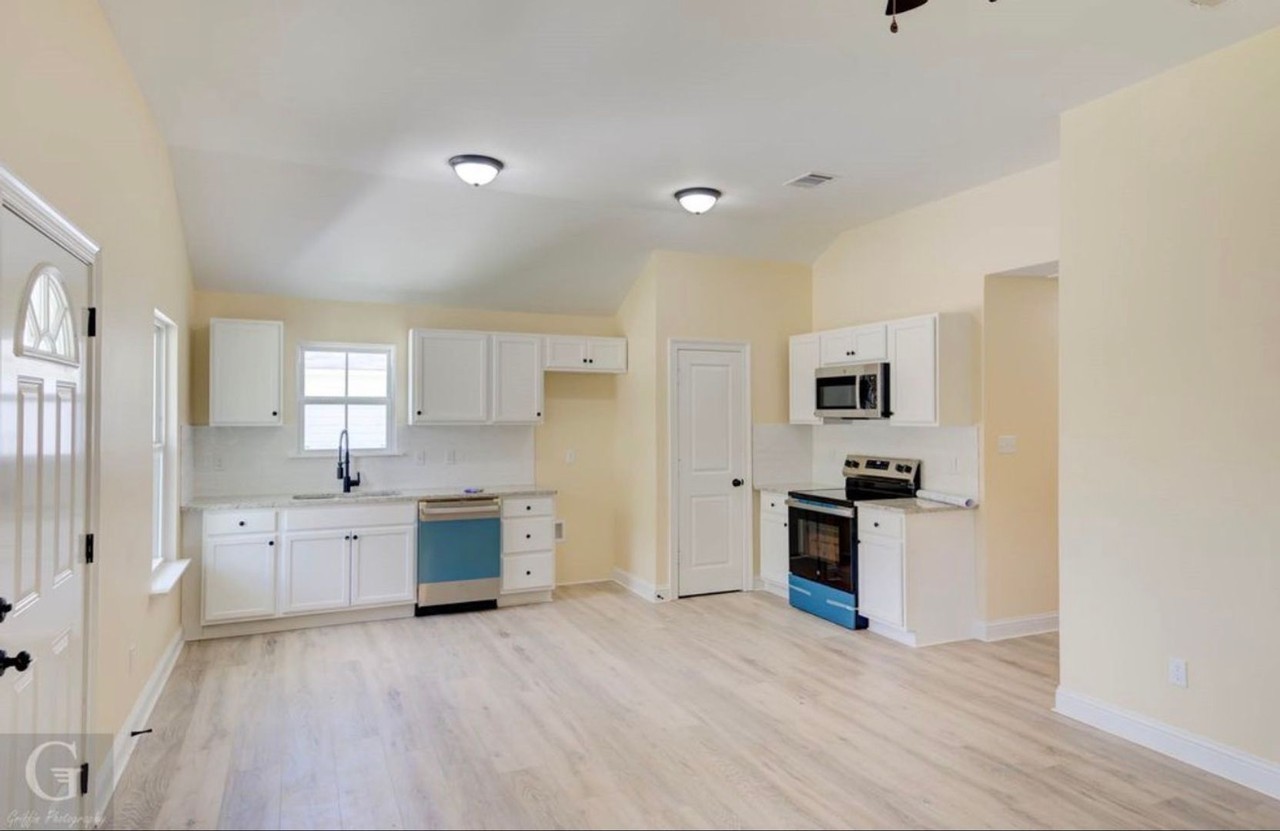 1314 Becky St - Photo 2 of 11