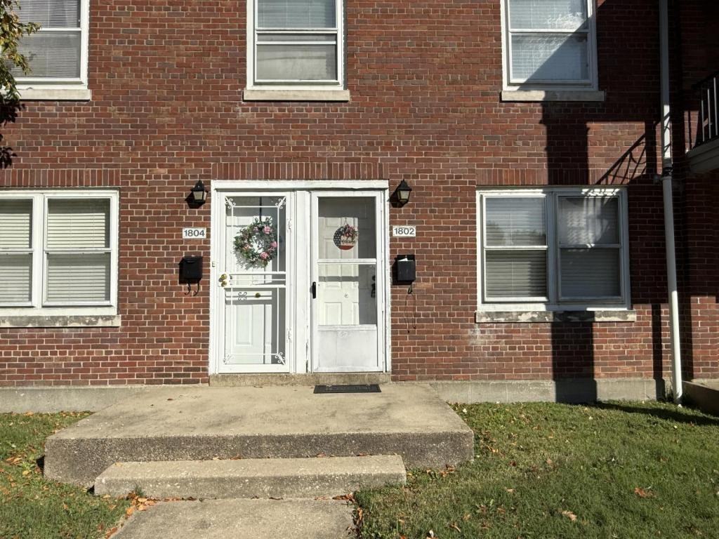 1802 La Salle Place - Photo 2 of 21