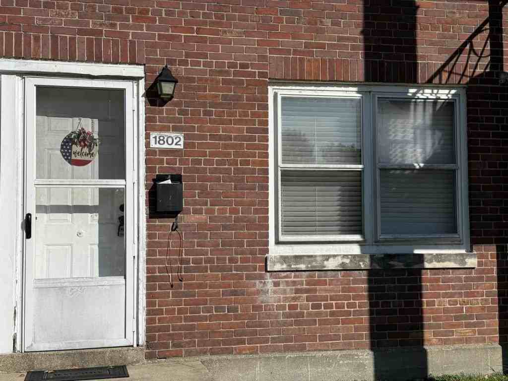 1802 La Salle Place - Photo 3 of 21