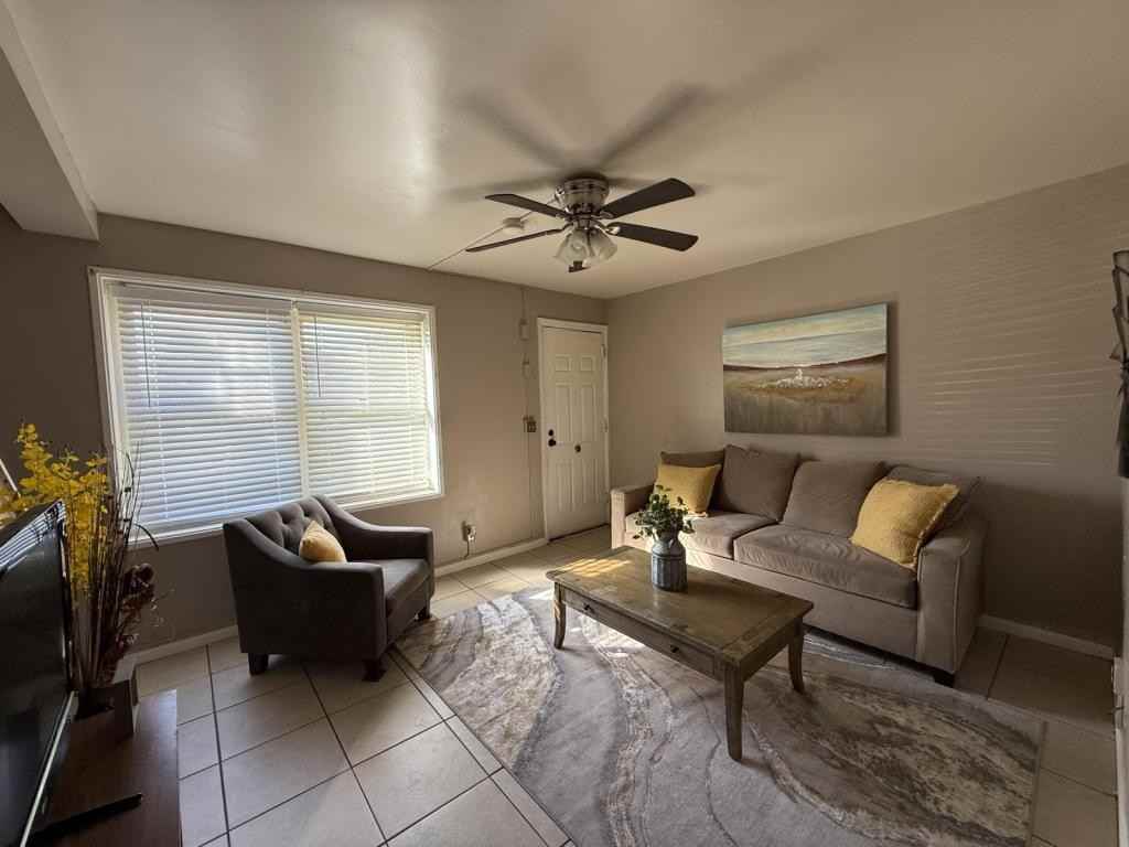 1802 La Salle Place - Photo 6 of 21