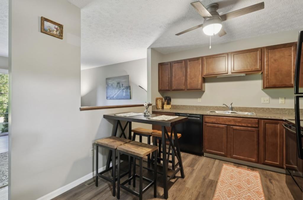 407 Rachel Ln - Photo 6 of 20