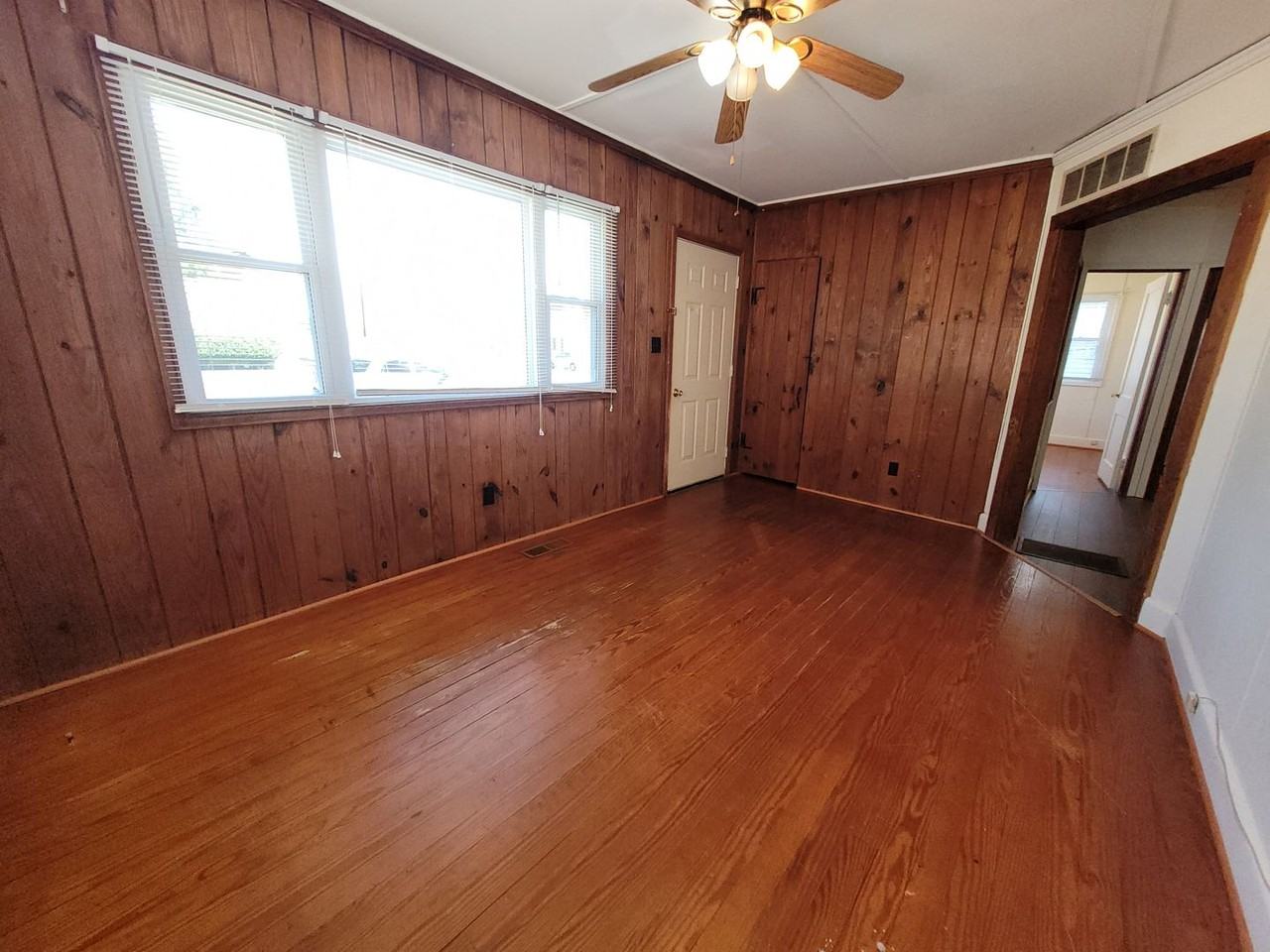 1011 Maple St - Photo 2 of 11