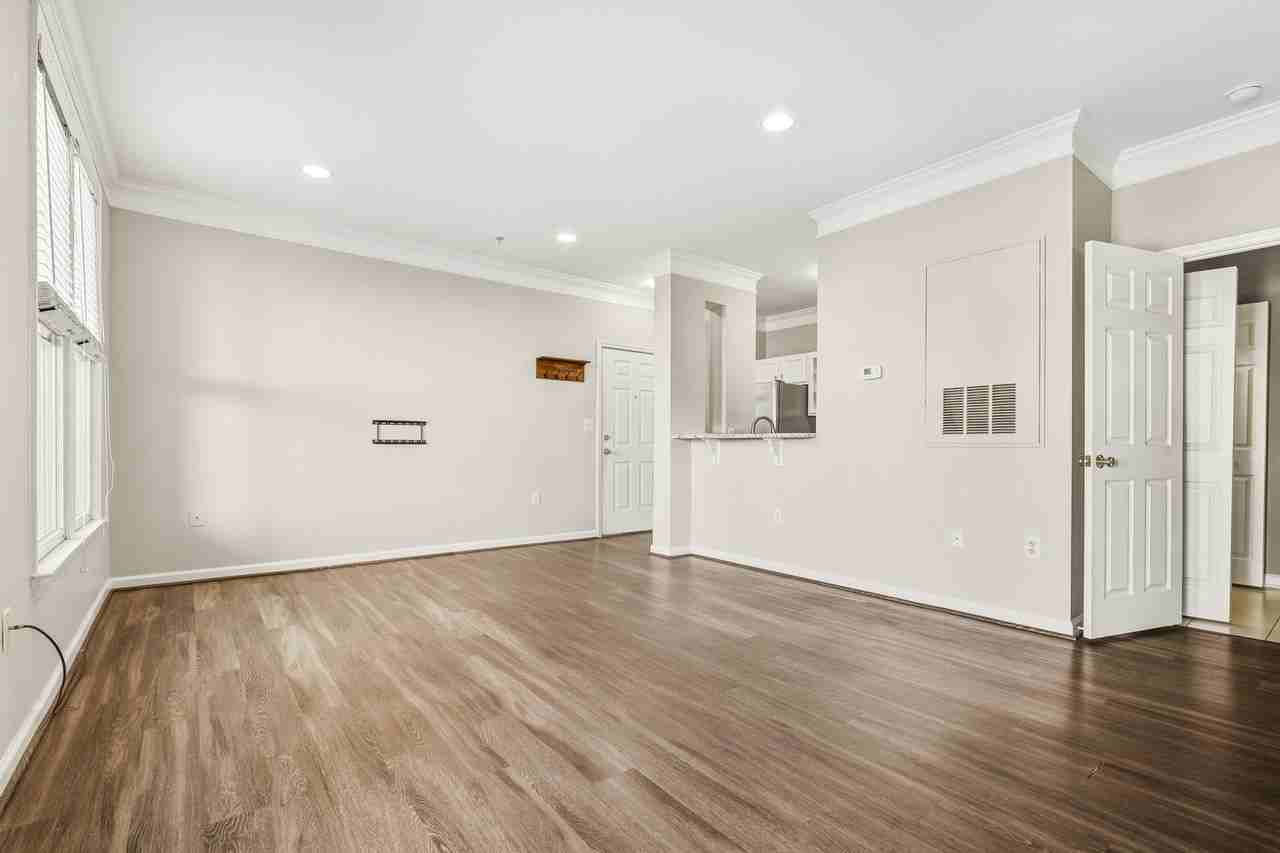 710 N Person St #205 - Photo 5 of 16