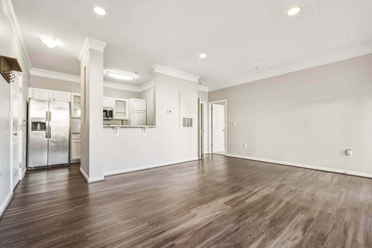 710 N Person St #205 - Photo 6 of 16