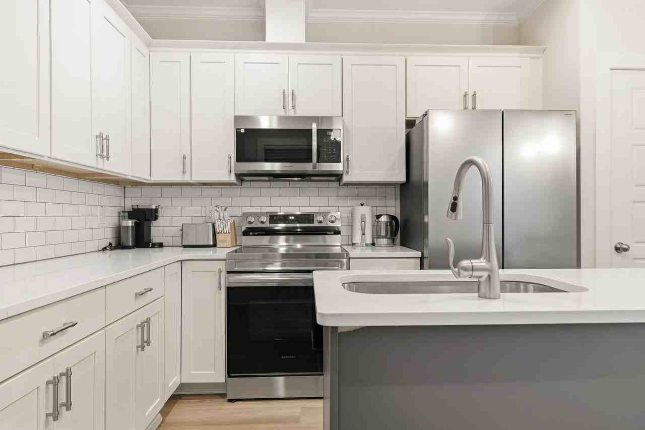 901 Linwood Ave - Photo 4 of 20