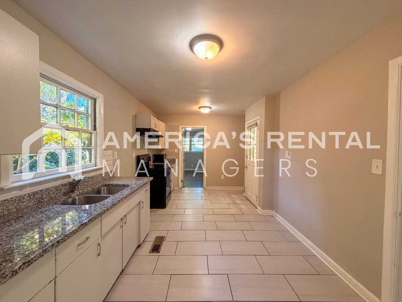 1537 Bacon Ave - Photo 6 of 14