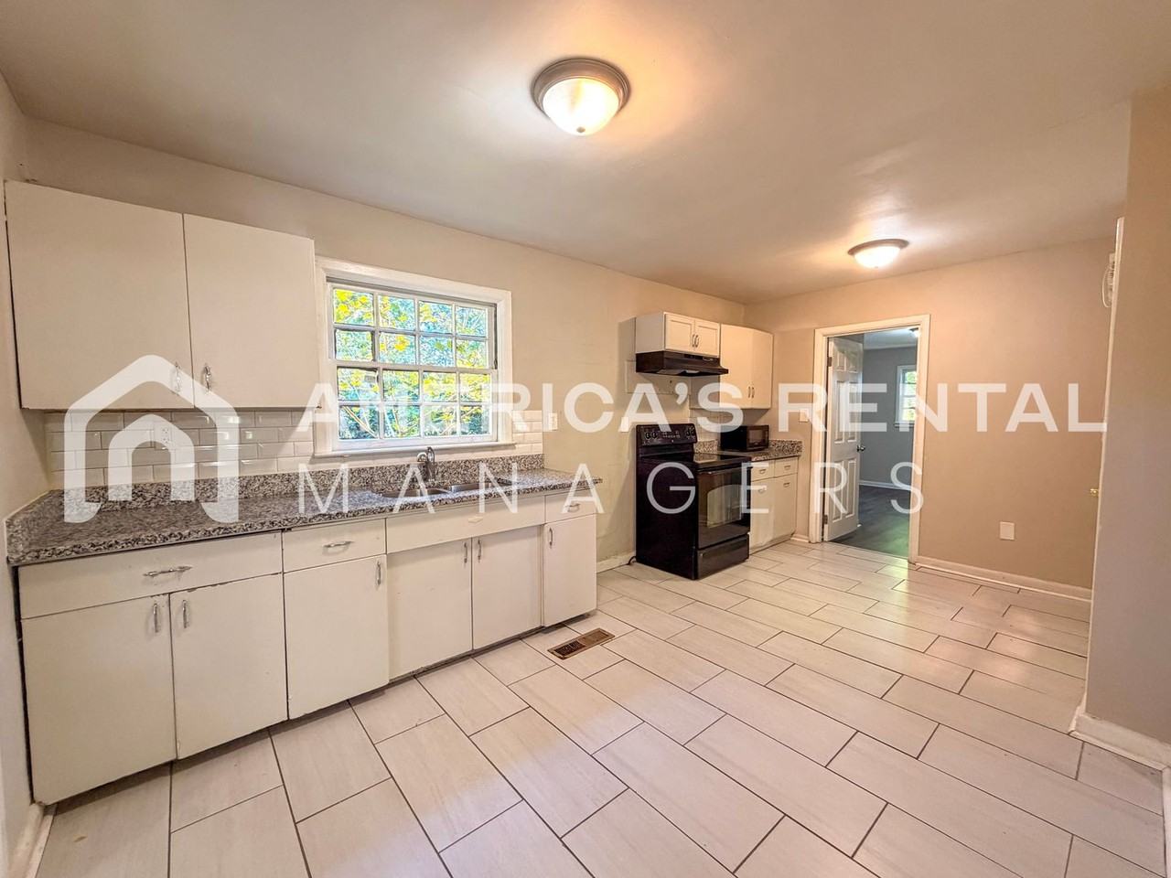 1537 Bacon Ave - Photo 7 of 14