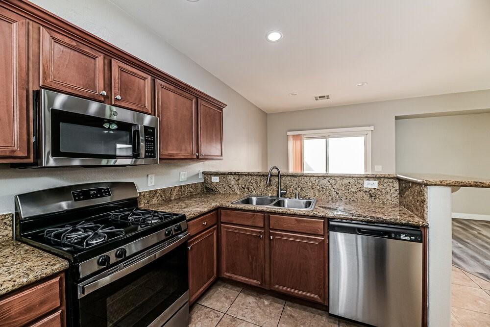 932 Maple Pines Ave - Photo 7 of 17