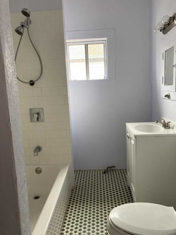 2404 Jasmine St - Photo 5 of 16