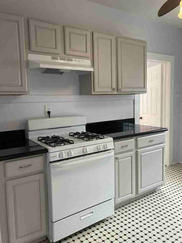 2404 Jasmine St - Photo 5 of 16