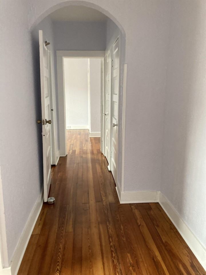 2404 Jasmine St - Photo 4 of 16