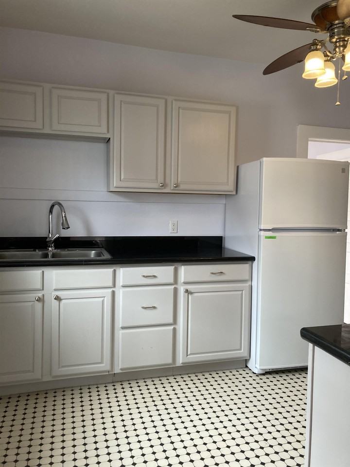 2404 Jasmine St - Photo 3 of 16
