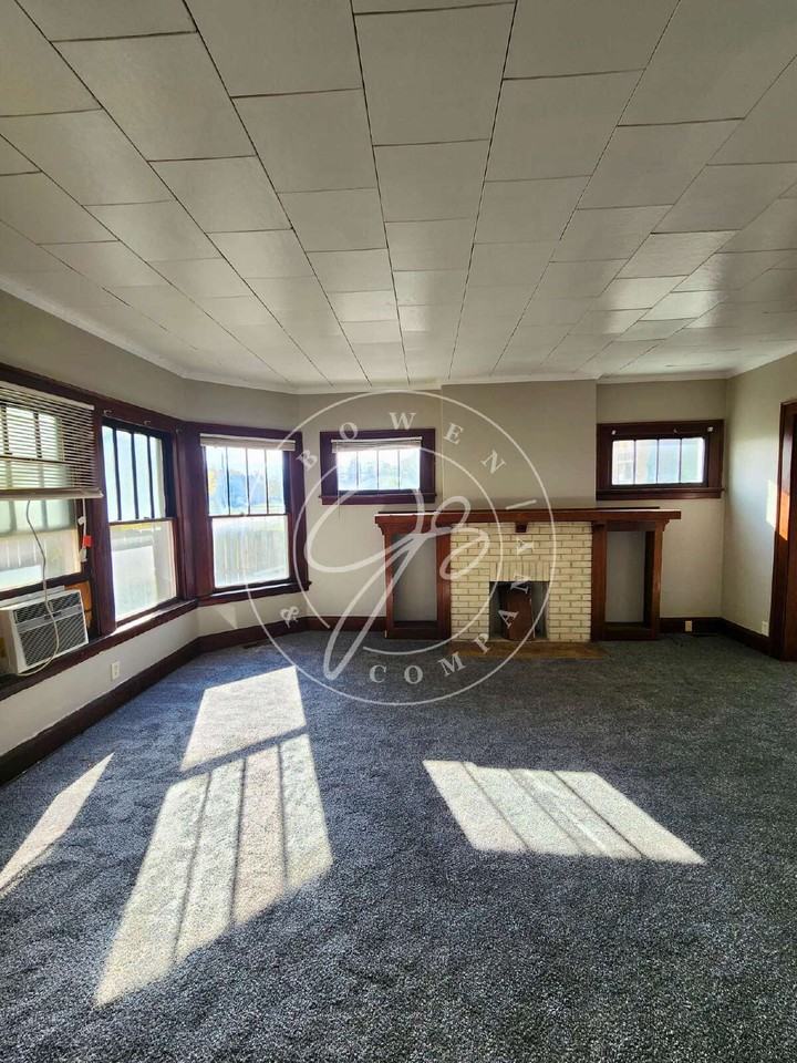 1329 Parkside Blvd #1 - Photo 3 of 20