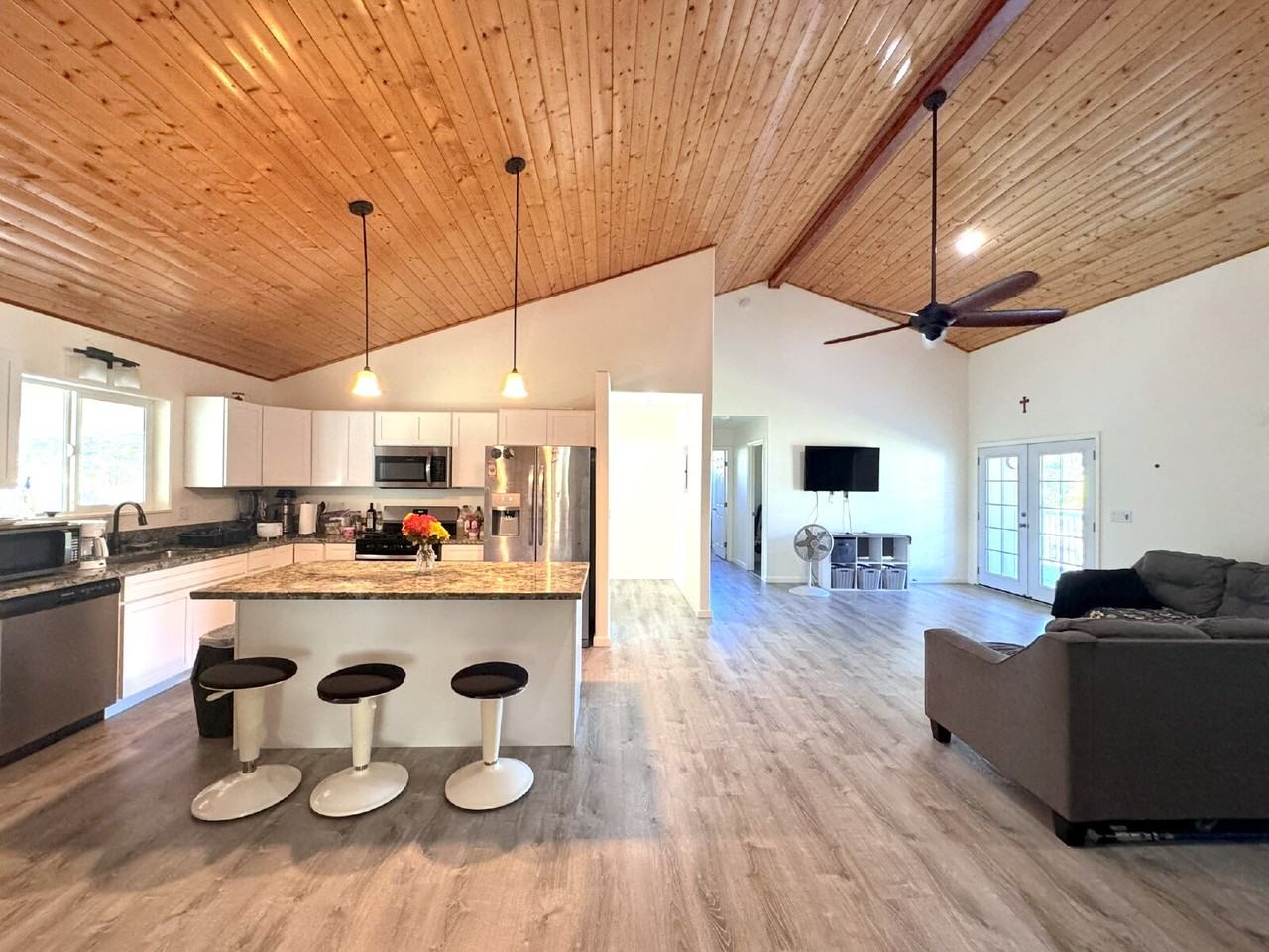 15-1898 5th Ave - Photo 3 of 10