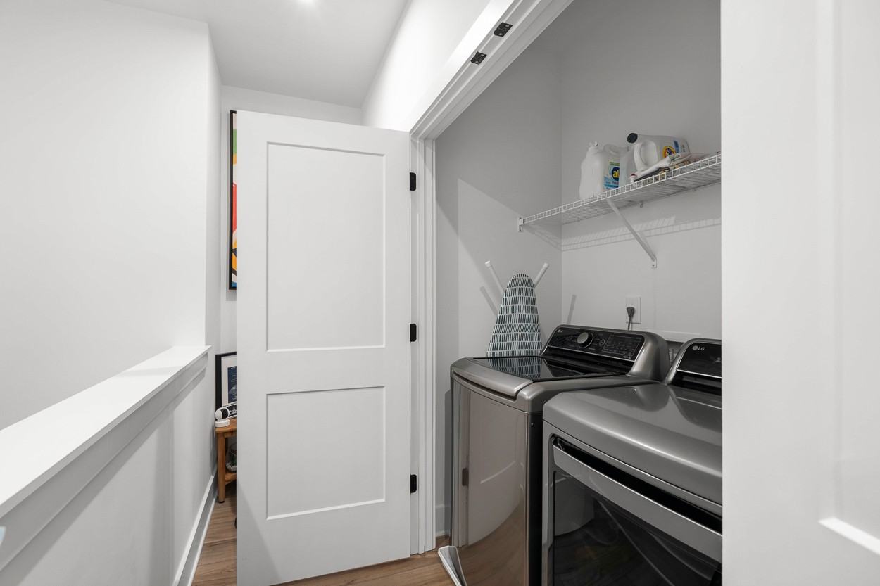 1328 Breezy St Se - Photo 2 of 31