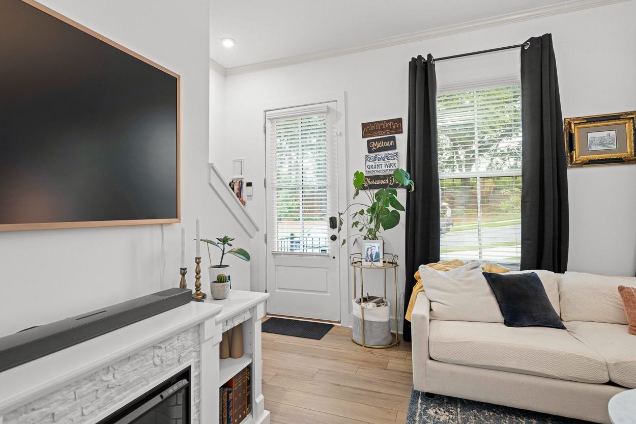 1328 Breezy St Se - Photo 4 of 31