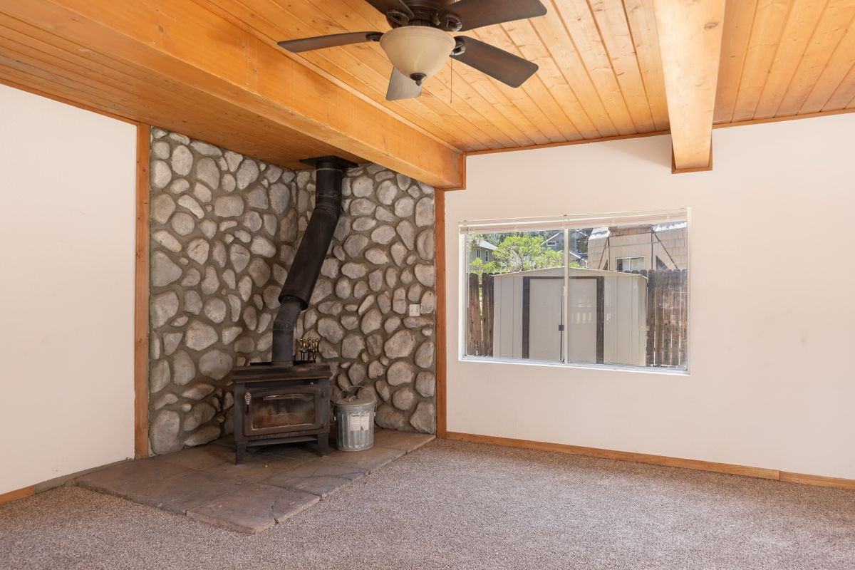 2060 Cedar Ln - Photo 5 of 28