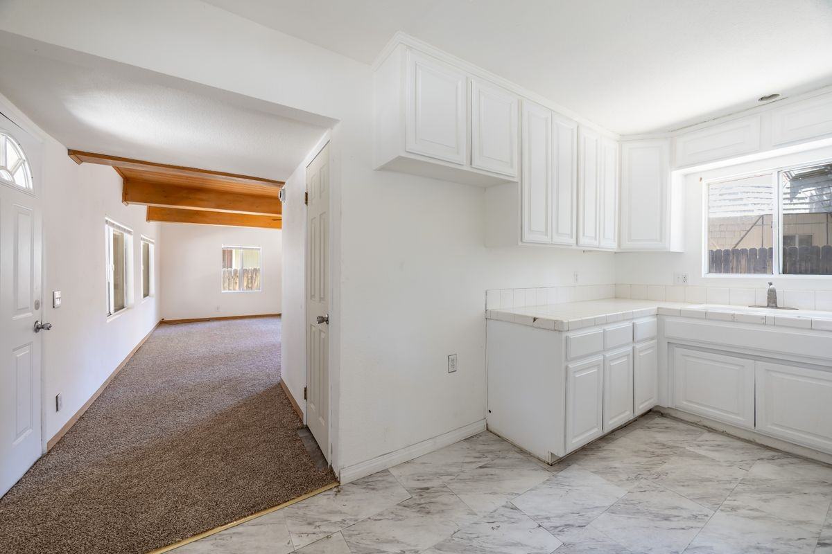 2060 Cedar Ln - Photo 7 of 28