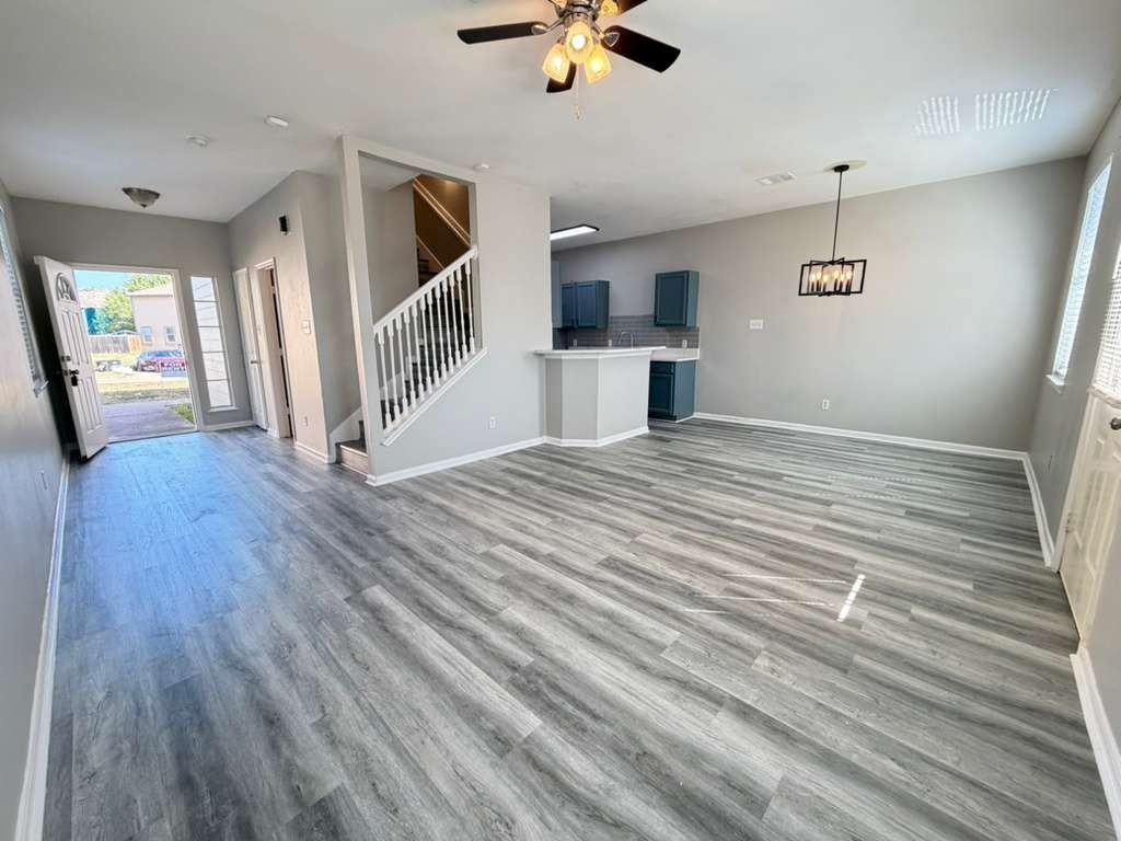 6427 Waldron Dr - Photo 5 of 23