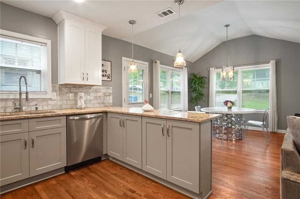 1547 Willowbrook Dr Sw - Photo 3 of 29