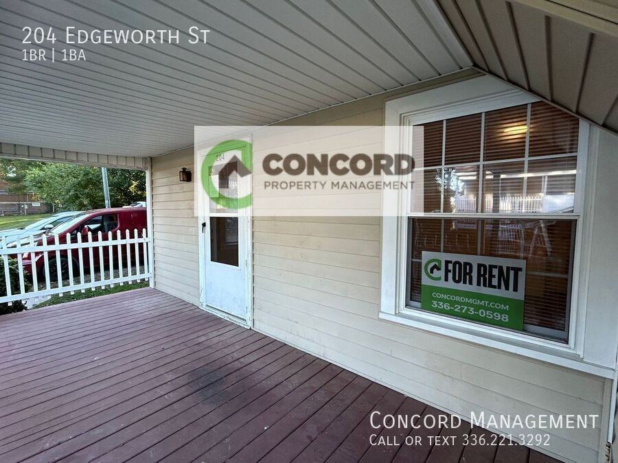 204 Edgeworth St - Photo 4 of 18