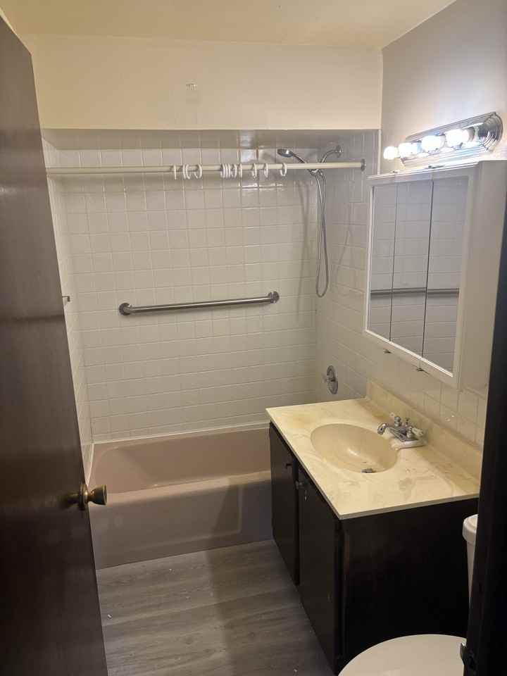 1900 Broadway St #1A - Photo 4 of 9