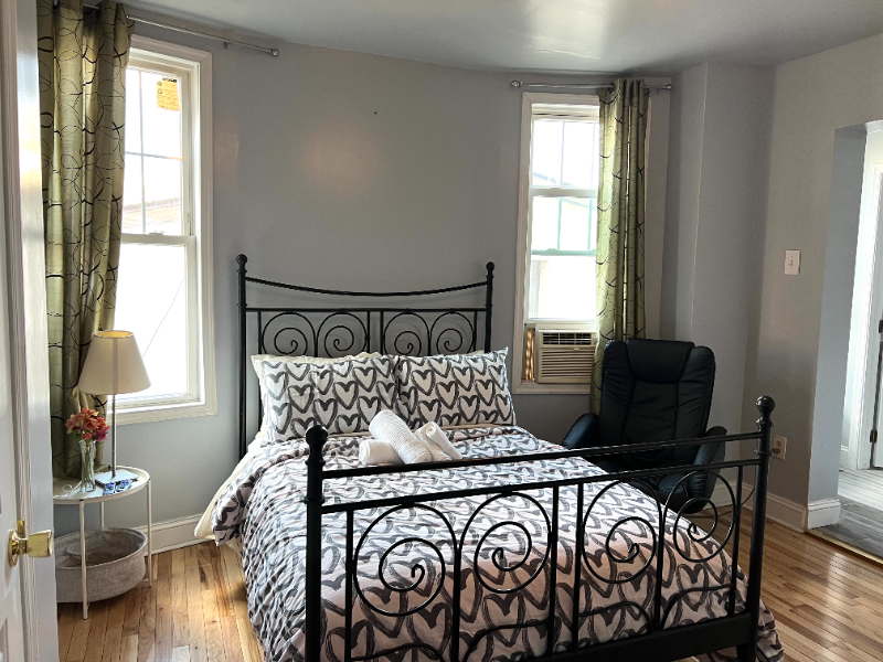 5023 Spruce St - Photo 3 of 18