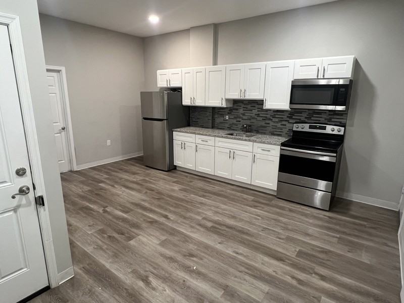 7038 Woodland Ave #1F - Photo 2 of 12