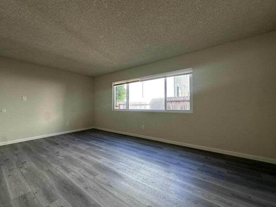 1831 Grant Ave - Photo 2 of 17