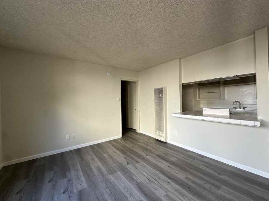 1831 Grant Ave - Photo 3 of 17