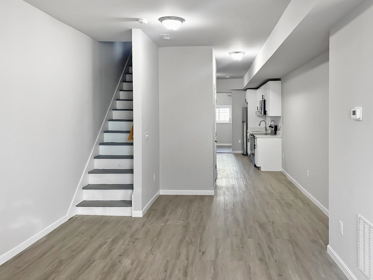 1572 Carswell St - Photo 2 of 23