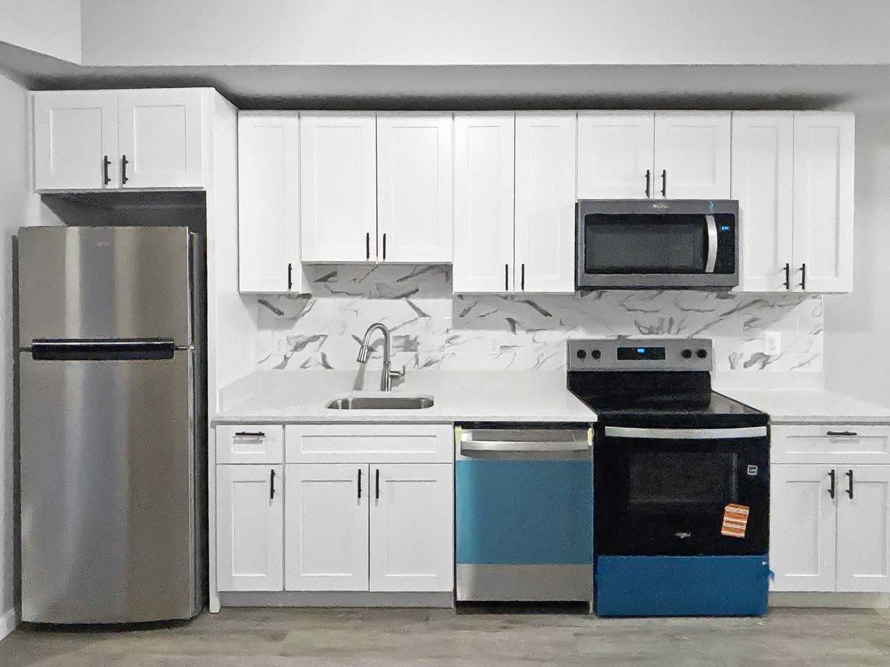 1572 Carswell St - Photo 4 of 23