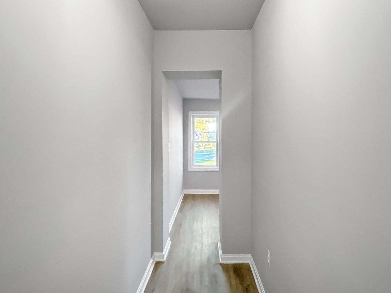 1572 Carswell St - Photo 7 of 23