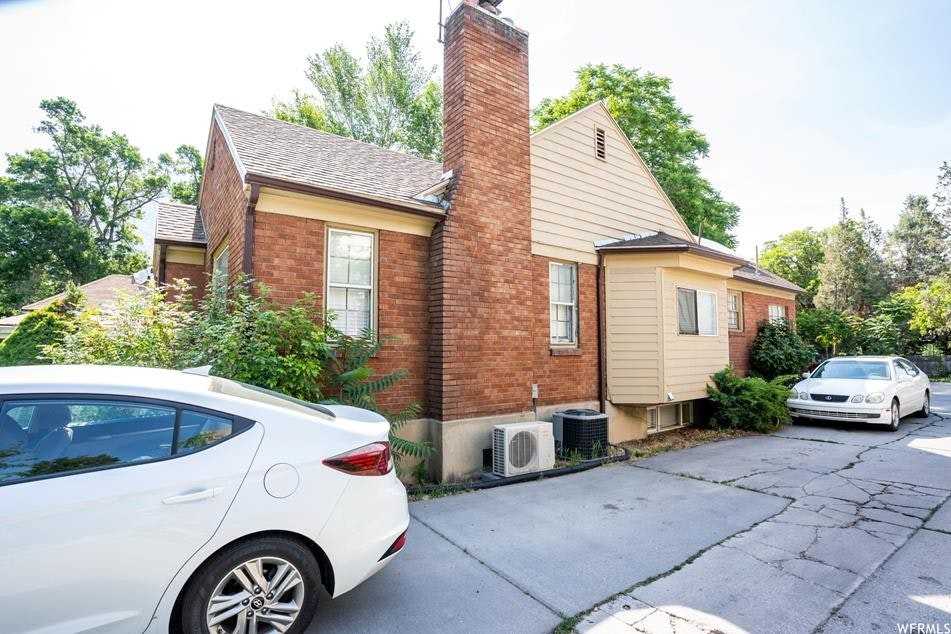 568 East 500 North, Unit Private MENS Rm (NE) - Photo 2 of 20