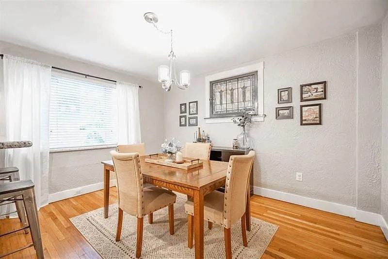 4200 Geneva Street - Photo 4 of 17