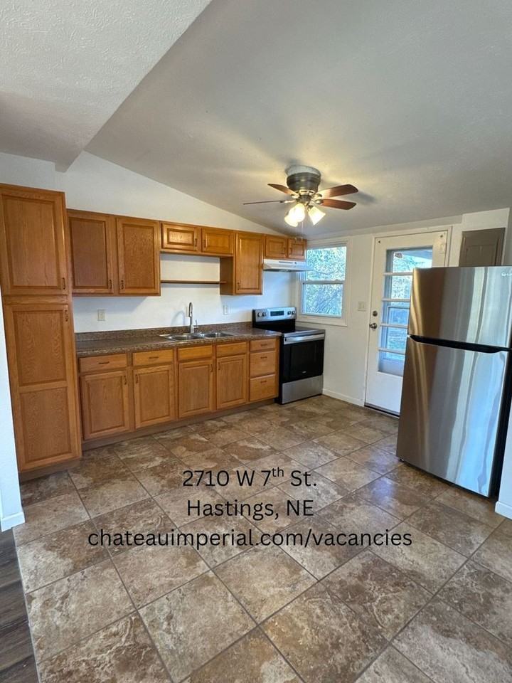 2710 West 7th Street - Photo 2 of 12